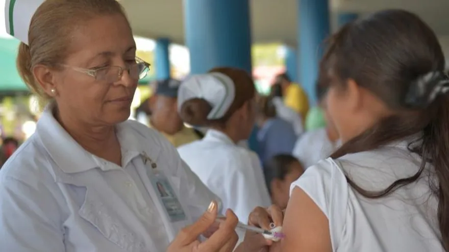 Panamá cuenta con nueva vacuna gratuita para embarazadas y adultos mayores 60 años, disponible en la CSS