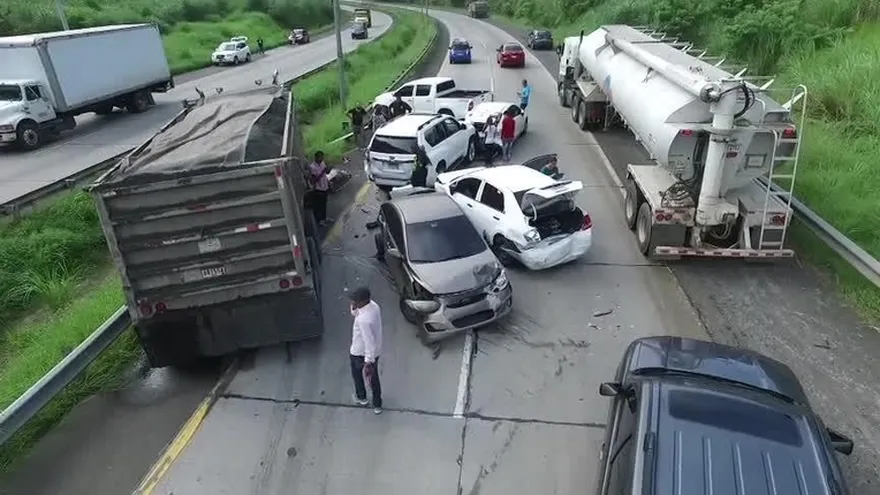 Imágenes aéreas de accidente múltiple en vía Centenario