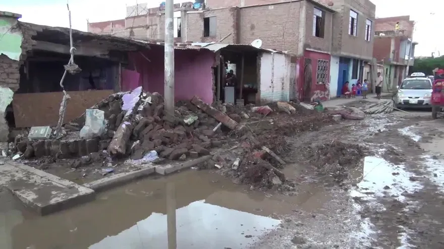 Fuertes lluvias en Perú dejan 25 muertos y 243 mil afectados