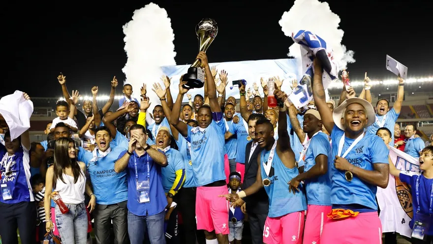 Árabe Unido se coronó en Torneo Apertura 2016