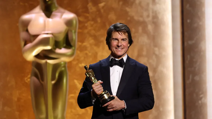 Tom Cruise al momento de recibir el Premio Óscar honorario.