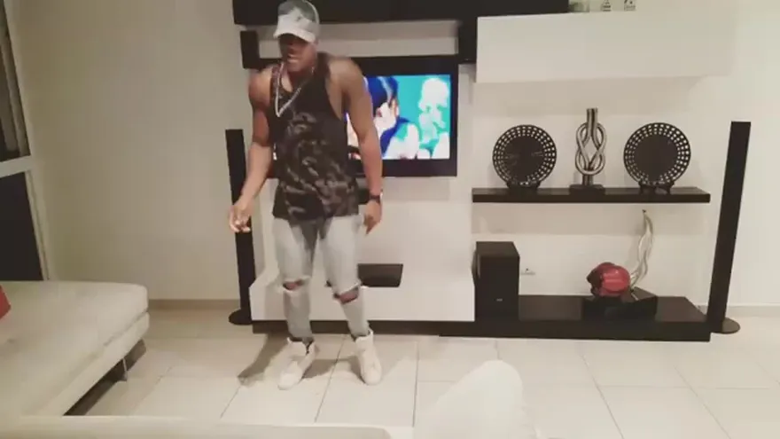 Kael enciende las redes sociales con sus pasos de baile