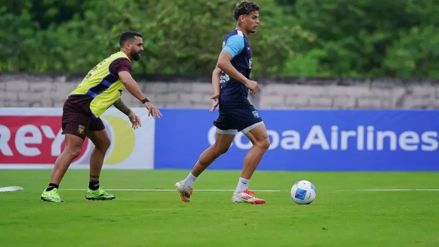Edward Cedeño con la selección nacional de Panamá