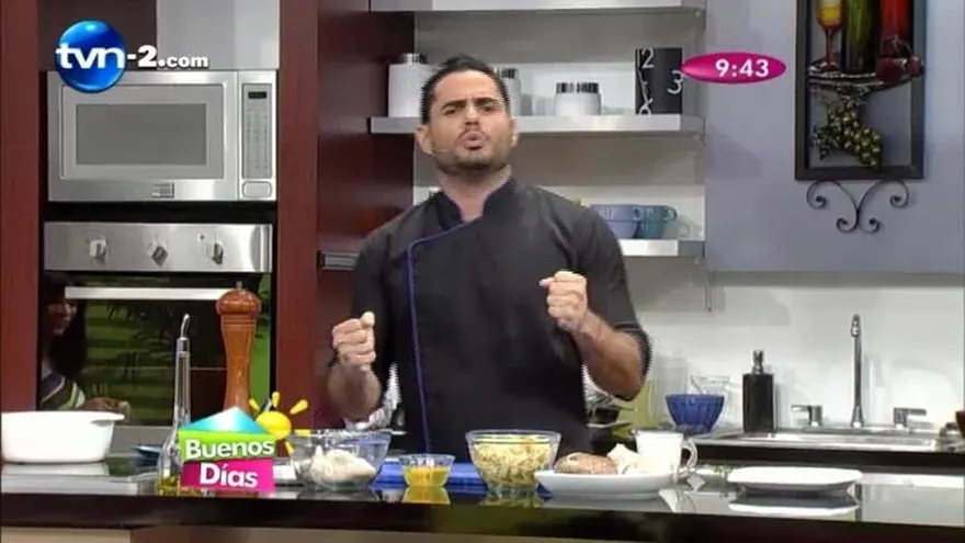 Tallarín con salsa carbonara de pollo y hongos