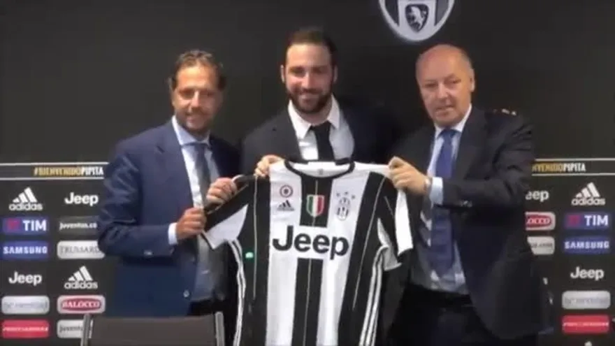 Presentación de Higuaín con la Juventus