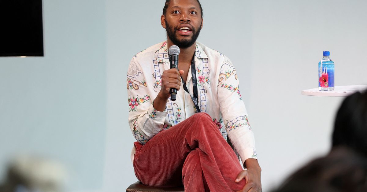 Dramaturgo estadounidense evita cargos por posesión de drogas en Japón