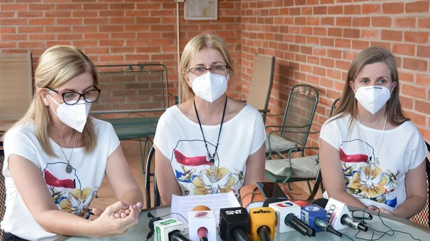 Silvana Denis, Beatriz Denis y Lorena Denis realizan este miércoles una conferencia de prensa en Concepción (Paraguay)
