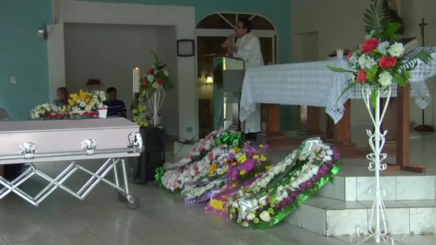 Último adiós a joven asesinada en Pedregal