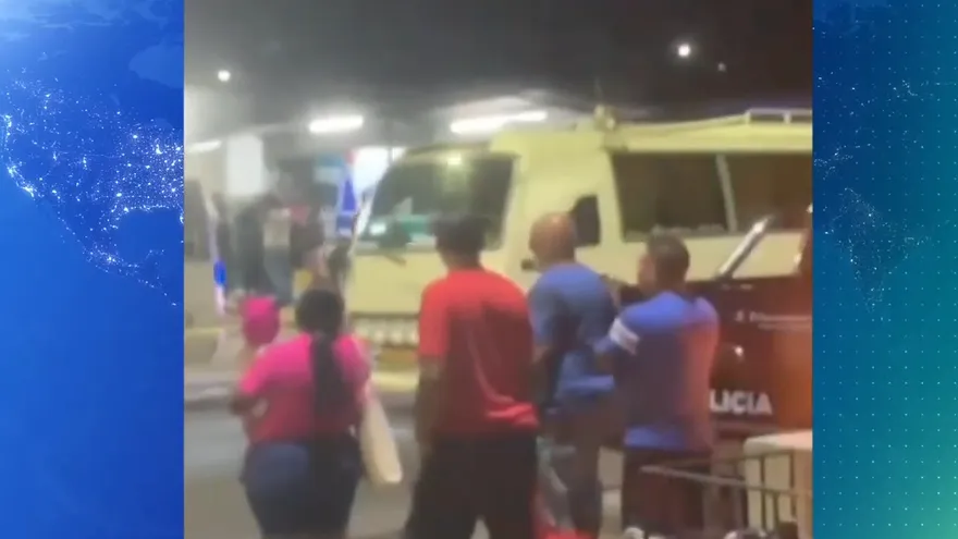 Matan a una mujer dentro de un bus