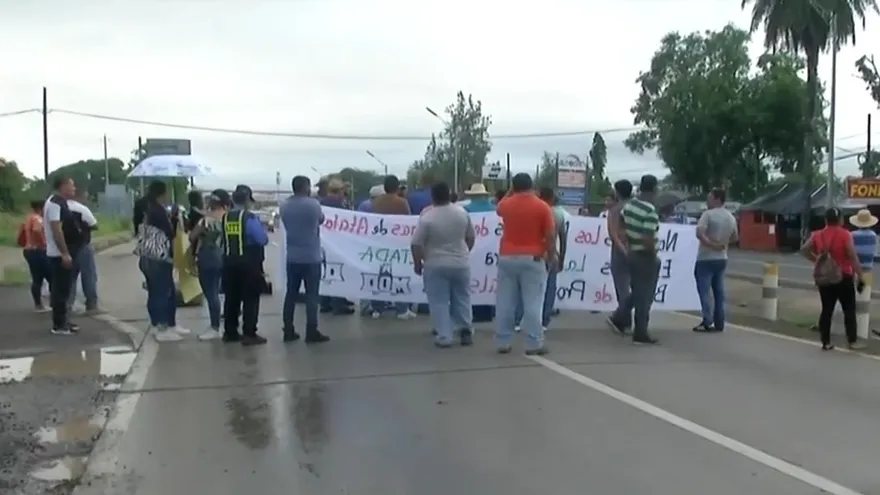 Residentes de Las Minas en Atalaya cerraron la vía Interamericana por falta de calles