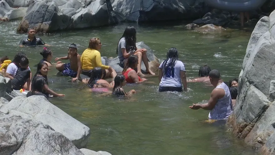 Decenas de familias aprovecharon el Sábado de Gloria para visitar ríos en Panamá Este