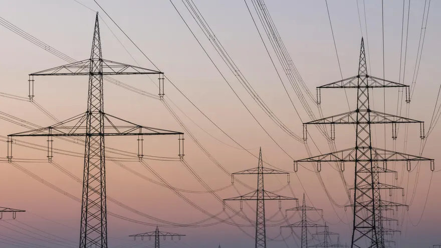 Imagen con fines ilustrativos de energía eléctrica, transmisión electrica o luz.