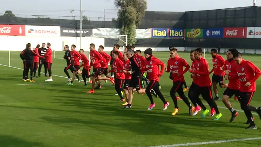 Chile durante su primer entrenamiento previo a la Copa Confederaciones