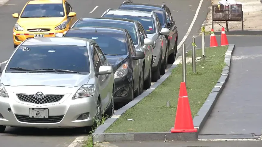 Alcalde Blandón defiende proyectos en Calle Uruguay