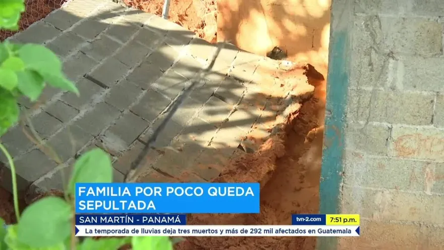 Muro perimetral colapsa sobre residencia