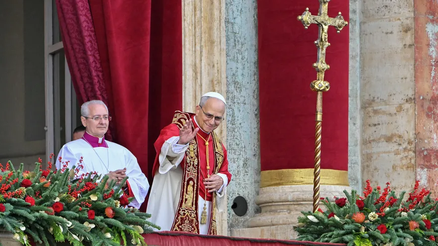 Papa León XIV en la bendición al mundo por Navidad