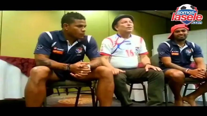 Rubén Blades canta PATRIA a jugadores de la Sele