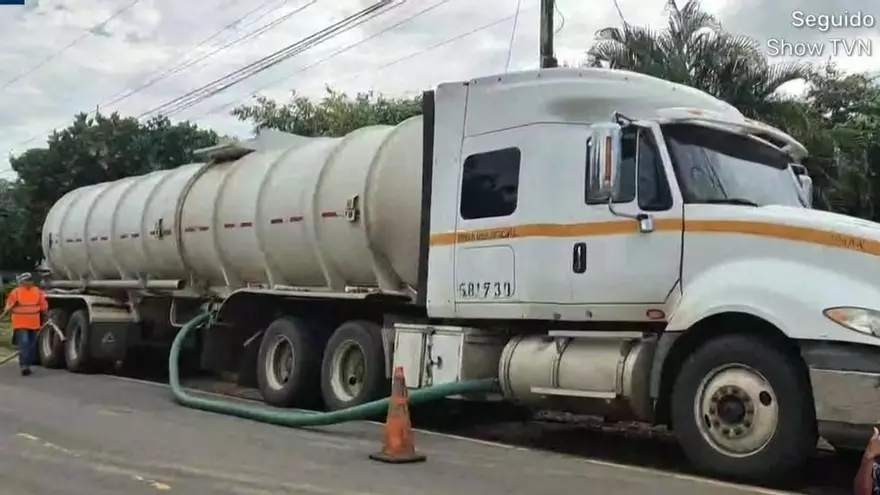 Agua se distruye en camiones cisternas en Chitré.