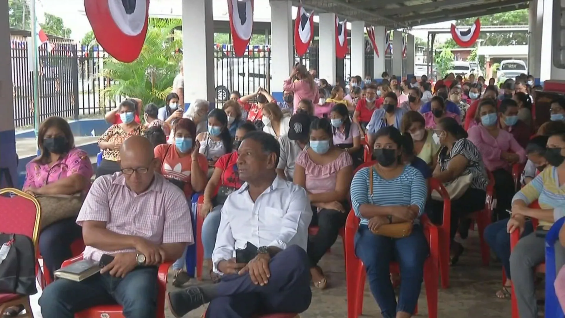 Comunidad educativa de la escuela España de Natá.