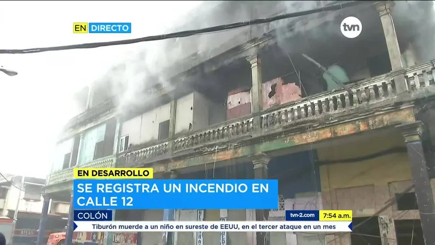 Incendio en viejo caserón en Colón
