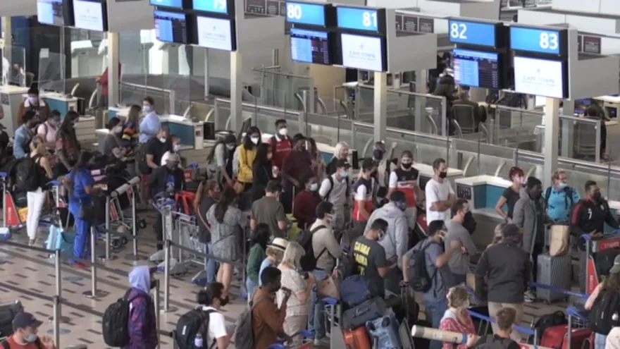 Europa, alerta ante los primeros casos de la variante ómicron del covid-19