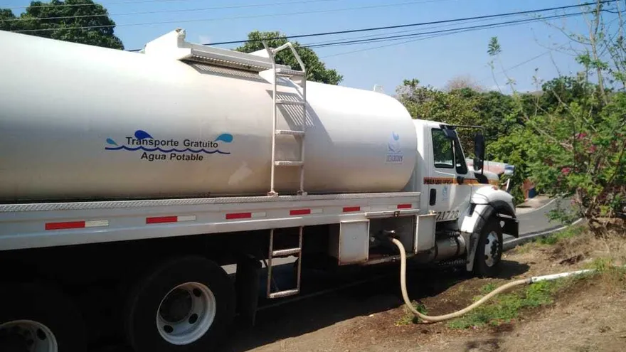 Carro cisterna del IDAAN