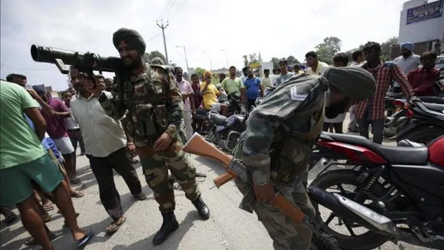 Al menos 6 muertos en ataque contra centro policial en Cachemira india