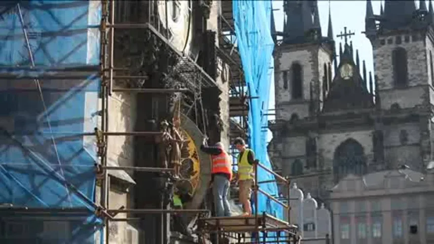 Inician preparativos para restaurar el famoso reloj astronómico de Praga