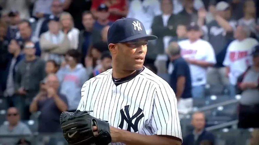 Mariano Rivera con el uniforme de su nuevo equipo