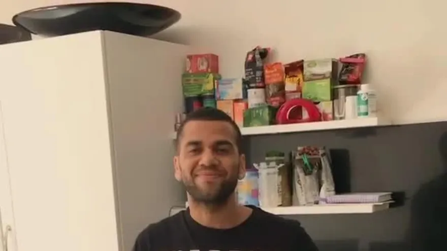 Dani Alves te enseña a cocinar en este video