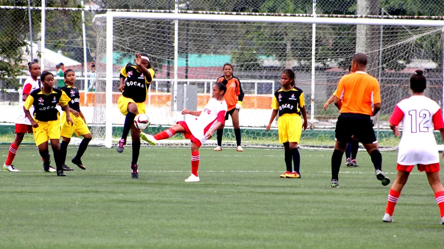 Instantes del partido entre Panamá Metro y Bocas del Toro