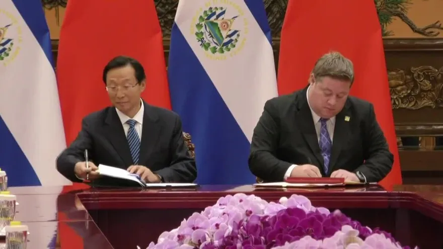 China regala a El Salvador un estadio y una biblioteca tras su ruptura con Taiwán