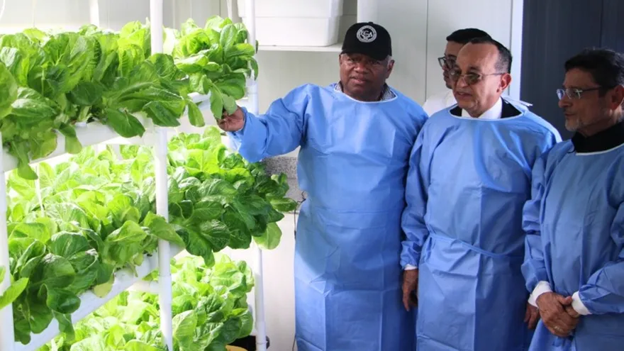 Rector participa en inauguración de laboratorio agricola