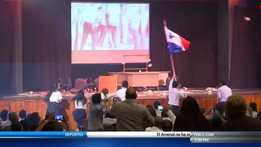 Estrenan obra de teatro en honor al 9 de enero