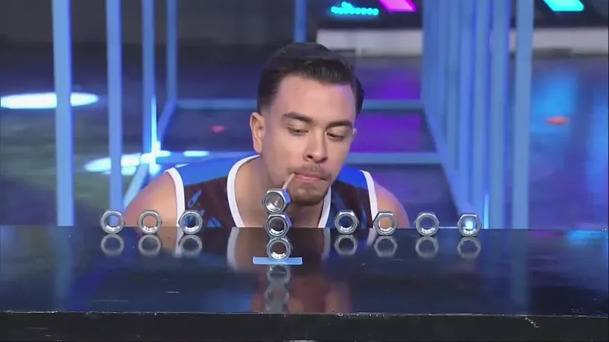 Hora de probar el equilibrio en este juego de "Torre de tuercas"