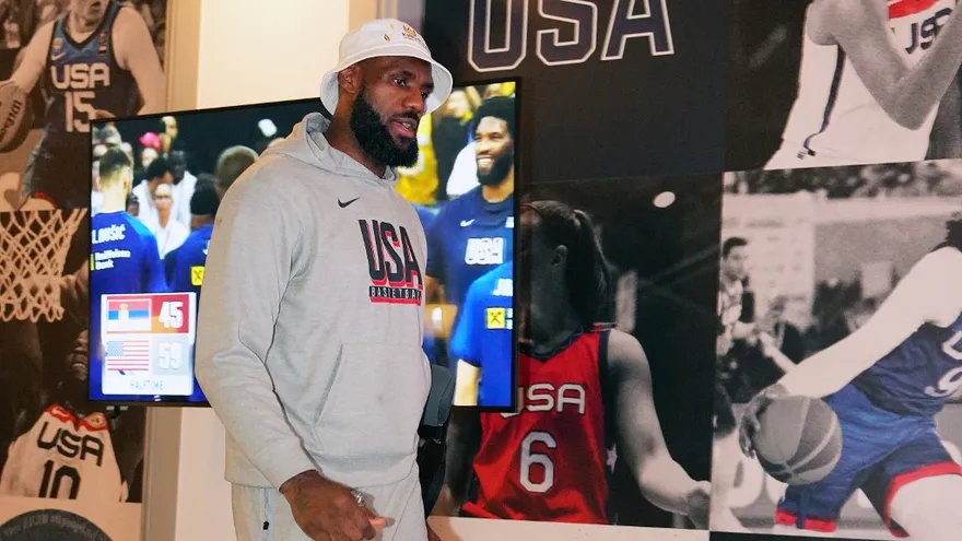 LeBron James en París
