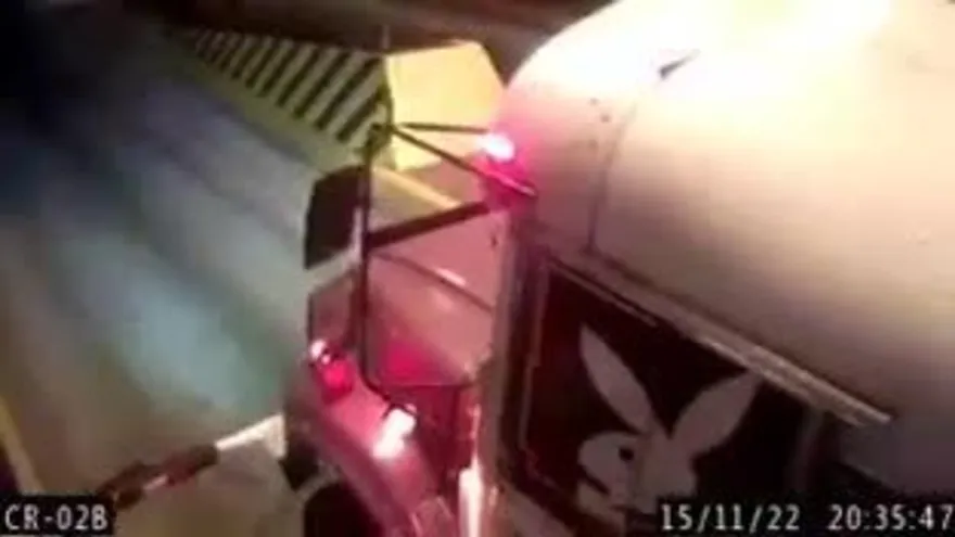 Podrían multar a quienes dañen barreras en corredores