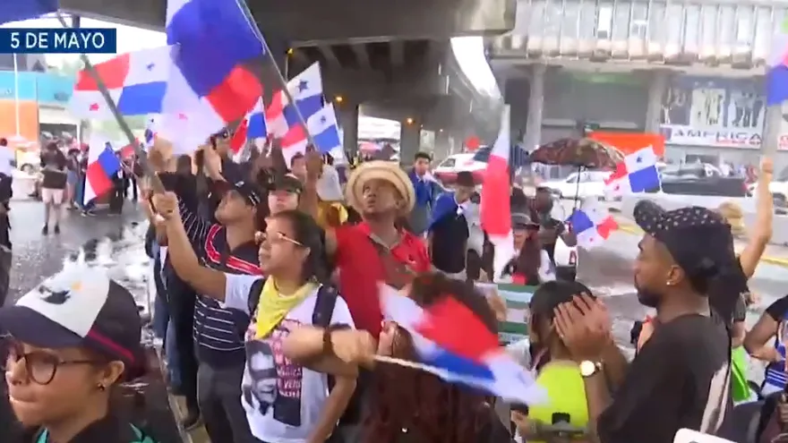 Manifestantes llegan a los predios de la Asamblea Nacional