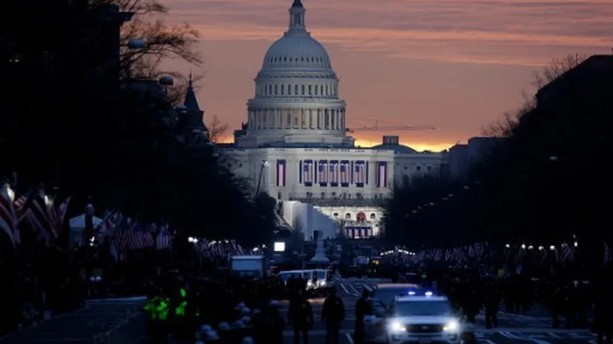 Trump comienza actos de jornada de investidura en oficio religioso