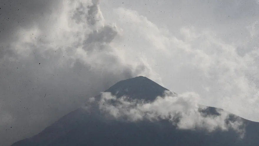 Volcán de Fuego vuelve a poner en vilo a Guatemala