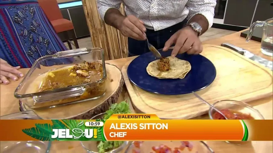 Aprende a hacer un rico taco al pastor con Alexis