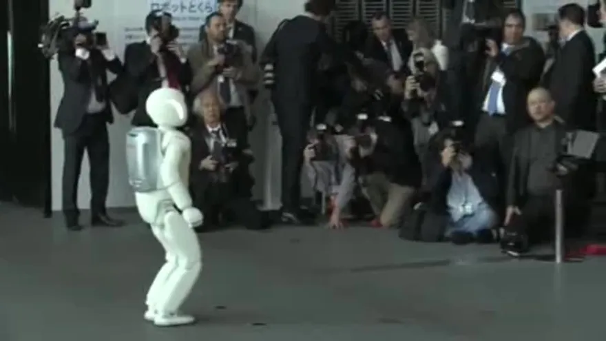 Robot dio la bienvenida a los Reyes de España de visita en Japón