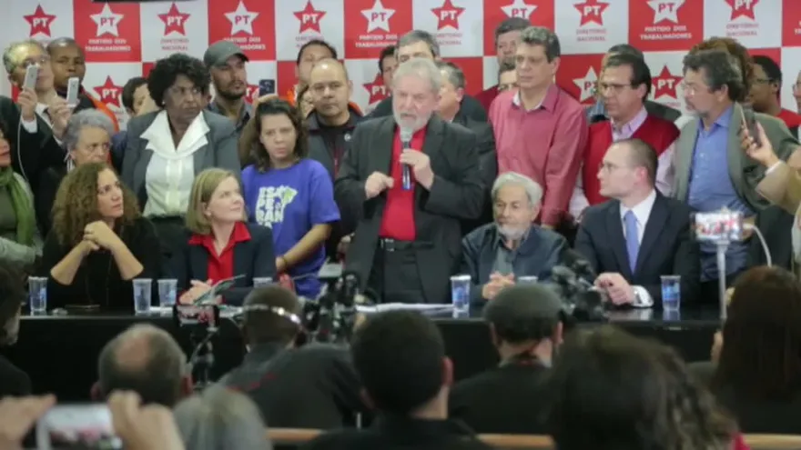 Tras ser condenado a prisión, Lula afirma que está dispuesto a ser candidato presidencial