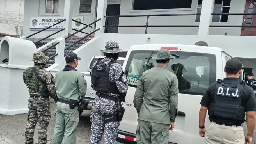 Cinco detenidos y herramientas decomisadas en operativo contra minería ilegal en Colón.