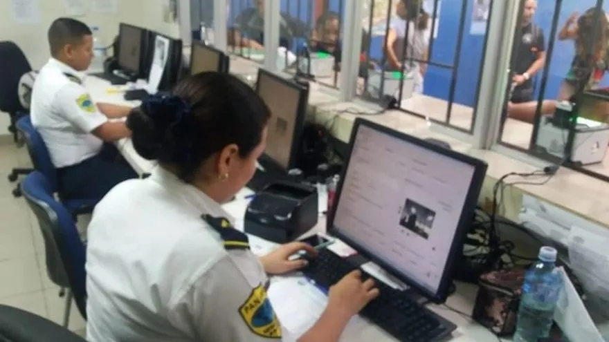 Extienden vigencia de permisos de residencia de extranjeros hasta el 31 de mayo. Foto/Archivo