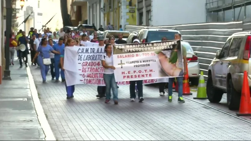 Técnicos laboratoristas exigen mejoras salariales