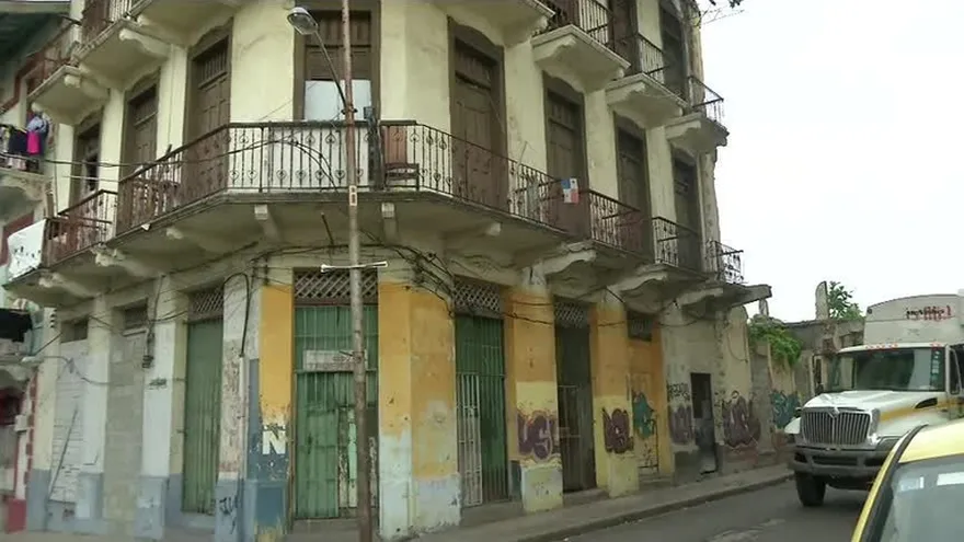 Caserones viejos, a punto de caer en Santa Ana