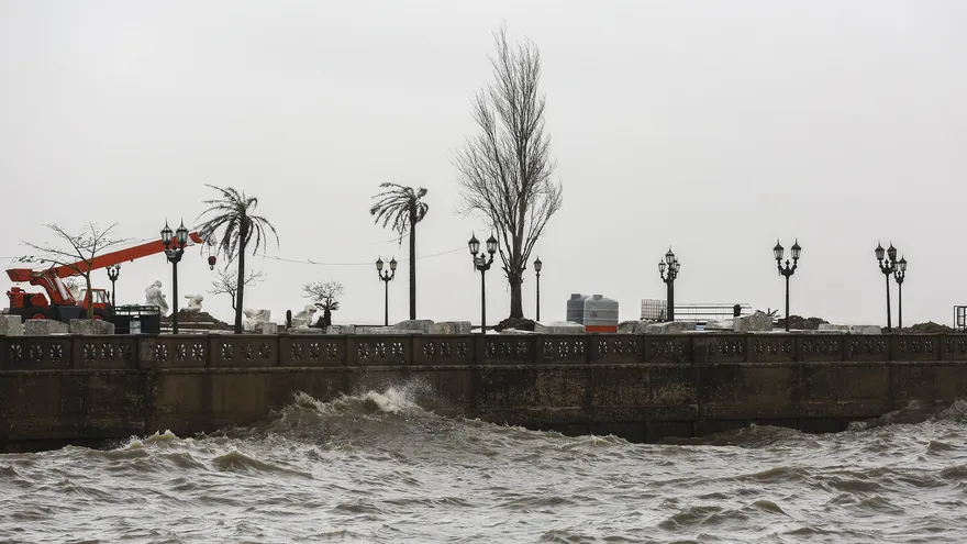 Por el momento, las autoridades tucumanas que trabajan en el operativo de búsqueda solo pudieron encontrar el vehículo en cuestión a cuatro kilómetros del punto en el que Ponce cayó a un canal en la localidad norteña de Tafí Viejo