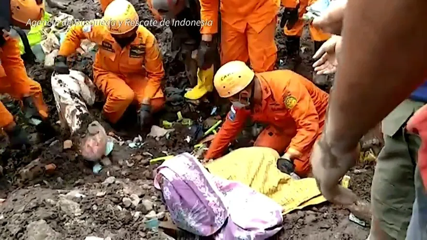 Cerca de un centenar de muertos en inundaciones en Indonesia y Timor Oriental