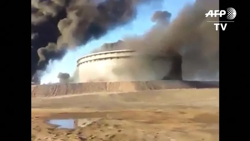 Varios depósitos de petróleo en llamas por combates en Libia